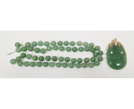 Jade pendant in the form of a gourd with 14k yellow metal naturalistic form mount, 6cm high together with a string of jade ro