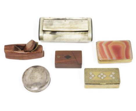Collection of six antique snuff boxes including gilt metal and banded agate box, 7cm wide, French white metal circular box, 5
