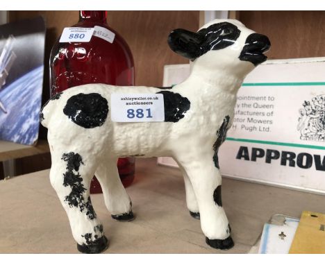 AN ANITA HARRIS CERAMIC MODEL OF A LAMB 
