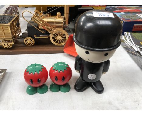 THREE VINTAGE ITEMS TO INCLUDE A HOME PRIDE MAN 