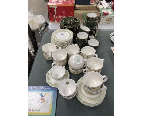 A  MIXED COLLECTION OF CERAMIC DINNER WARE TO INCLUDE A SET ROYAL DOULTON CUPS AND SAUCERS 