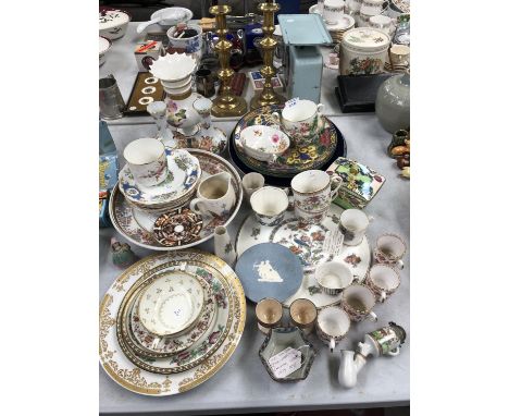A LARGE COLLECTION OF 19TH CENTURY AND LATER CERAMICS TO INCLUDE PLATES, CUPS, SAUCERS ETC 