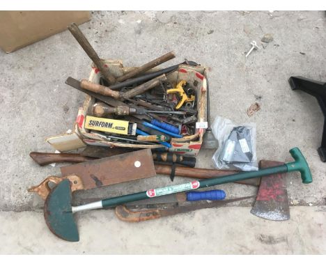 A MIXED LOT OF TOOLS TO INCLUDE A SAW, SCREWDRIVERS, OIL CAN, AXE, SPANNERS ETC 