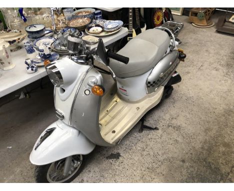 A 2006 HUASHA VESPA TYPE 50CC SCOOTER WITH V5, RUNNING ORDER 