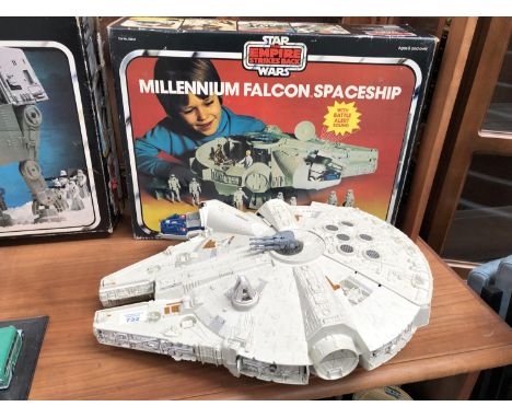 A VINTAGE BOXED STAR WARS 'MILLENNIUM FALCON' MODEL 