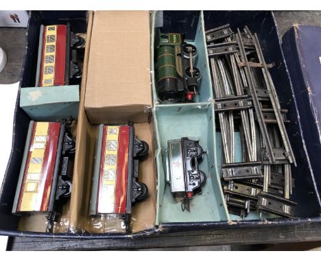 A VINTAGE BOXED HORNBY TIN PLATE TRAIN SET TO INCLUDE TYPE 51 LOCOMOTIVE 