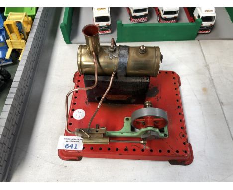 A VINTAGE MAMOD STEAM ENGINE ON BASE 