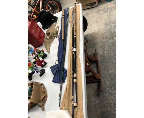 A VINTAGE THREE PIECE FISHING ROD IN LIGHT BROWN CLOTH CASE TOGETHER WITH FURTHER CASED ROD (2) 