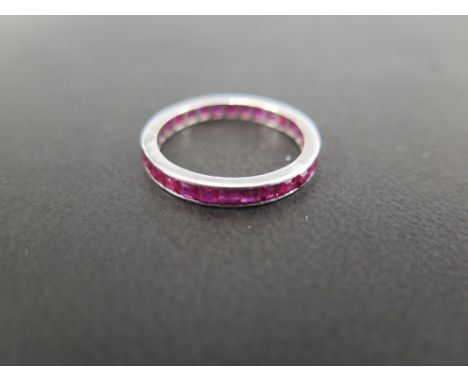 A ruby set platinum - Eternity style - ring for repair, set around the entire circumference with square emerald cut stones - 