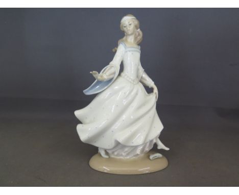 A vintage Lladro porcelain figurine of Cinderella - incised no. H4 D - Height 25 cm 