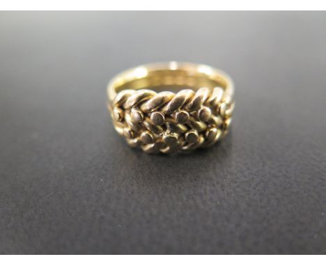 An 18 ct gold keeper ring - Ring size S - Weight approx. 9.2 grms 