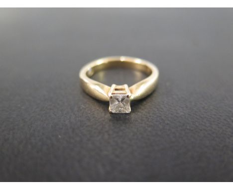 An 18 ct gold diamond solitaire ring externally set with a single Princess cut stone measures approx. 0.4 carats - stone live