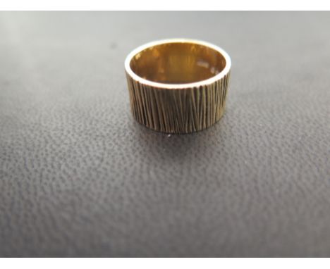 A 9ct gold bark effect band ring - Hallmarked London - Ring size N - Weight approx 5.9gms
Condition Report: Good - With light