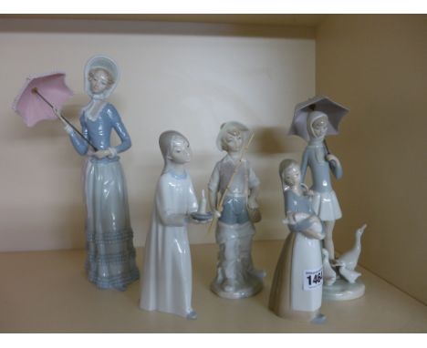 A collection of five pieces of Lladro - all figurines - Height 18 cm to 31 cm
Condition report: No boxes, fingers broken to f