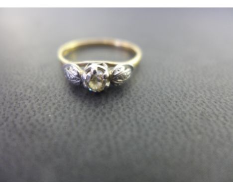 An 18ct gold diamond ring - The brilliant-cut diamond to the textured leaf shoulders and plain band - Estimated diamond weigh