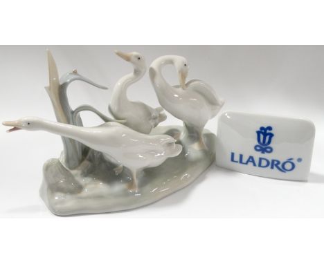 LLADRO GOOSE GROUP & CERAMIC SIGN 