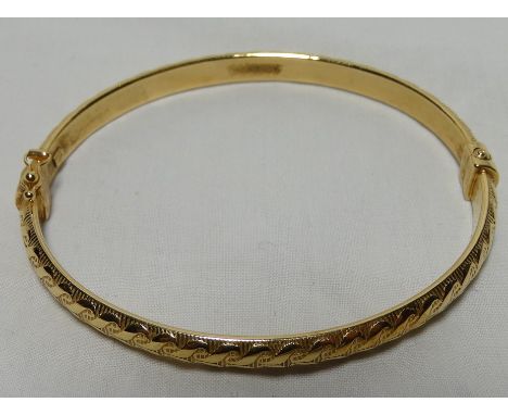 375 GOLD BANGLE 7.95G 