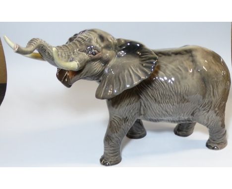 BESWICK ELEPHANT LARGE TRUNK STRETCHING MODEL 998 