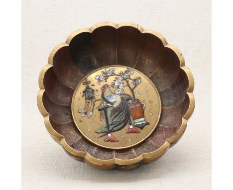 A Japanese gilt-lacquered bowl,Meiji period (1868-1912), of lobed form, the centre inlaid in mother-of-pearl and hardstones w