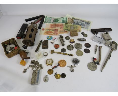 Mixed collectables lot including lighter, medals, tokens, banknotes, pencils and some silver items.