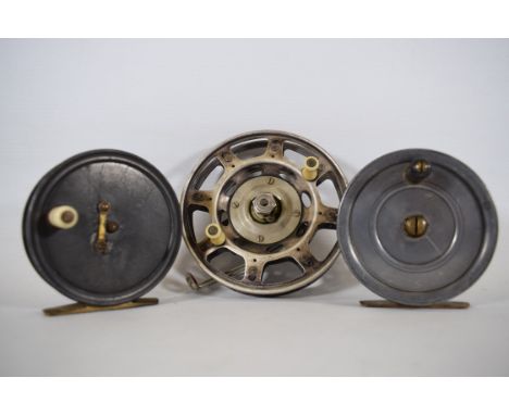 Three vintage fly reels . See photos. 