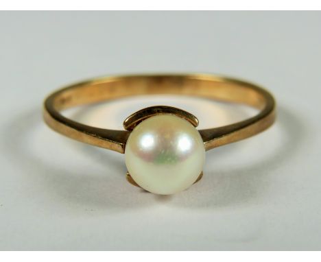 9ct Yellow Gold ring set with a single Pearl.  Finger size 'P-5'   2.0g