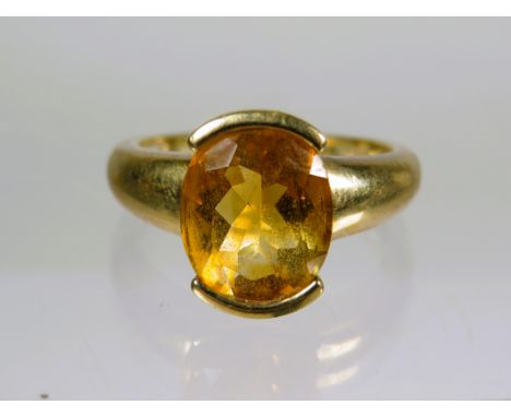9ct Yellow Gold Citrene set ring (10 x 8mm)  Finger size 'P'   3.6g