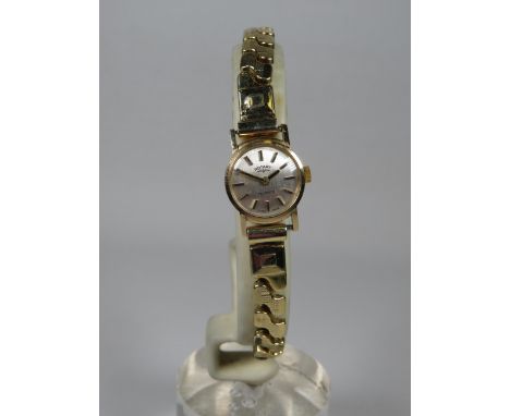 Ladies Rotary quartz watch with expanding strap. 9ct Body. May need new battery. See photos. 