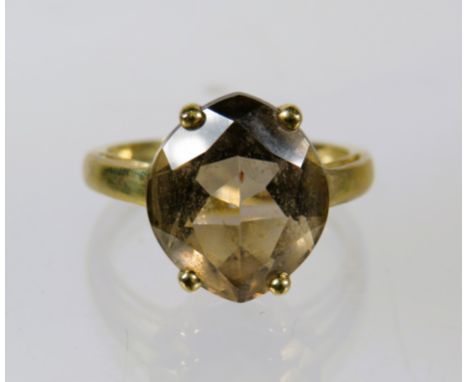 9ct Yellow Gold Smokey Quartz Set ring (12 x 10mm)   Finger size 'O-5 to P'    3.1g