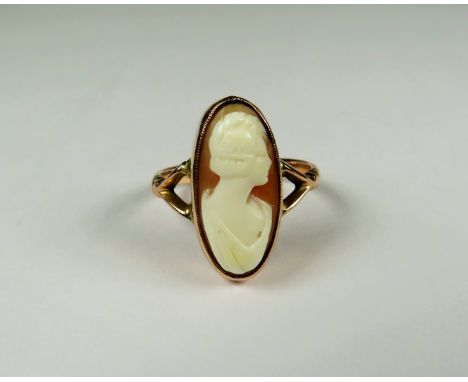 9ct Cameo Ring. Finger size 'J-5'  2.4g