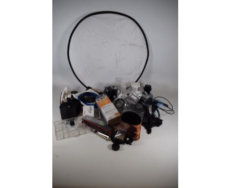 Various Camera items. See photos for details. 