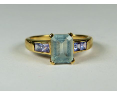 9ct Yellow Gold Aqua and Tanzanited set ring.   Finger size 'O'    3.0g