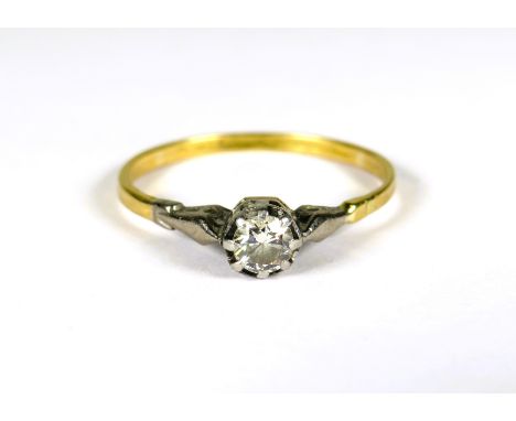 18ct Yellow Gold Ring set with a Solitaire Diamond on Platinum Mount.  Diamond approx 4.1mm  0.25pts.   Finger size 'Q'  1.8g