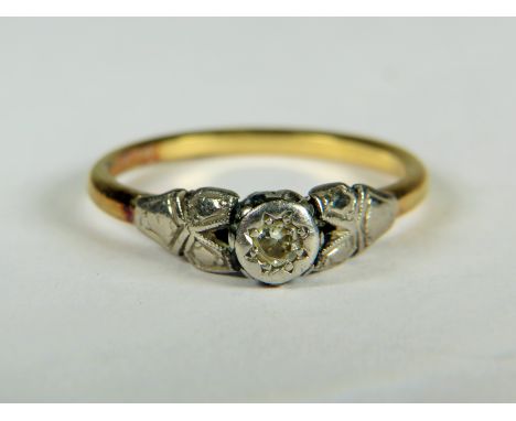 18ct Yellow Gold Ring set with an Illusion mounted Diamond.(2mm)   Finger size 'N'2.0g