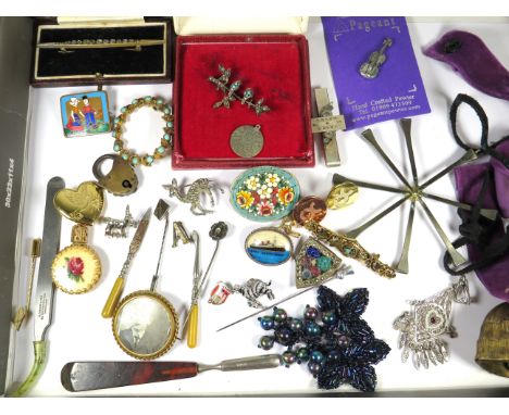 Quantity of good quality Vintage Costume Jewellery.  See photos