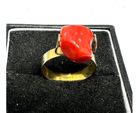 8ct gold vintage modernist coral ring (2.7g)