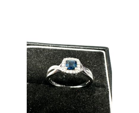 10ct white gold diamond &amp; sapphire halo ring (1.9g)