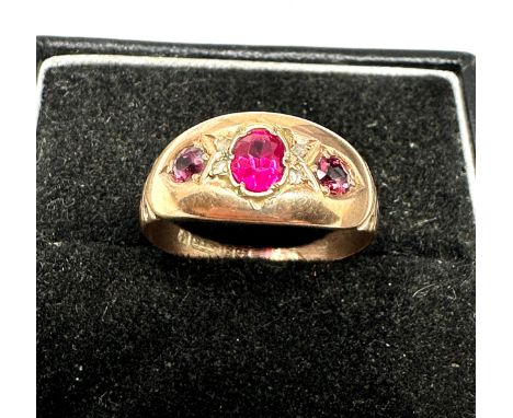 9ct gold antique synthetic ruby & garnet three stone ring (2g)