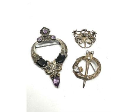 A collection of silver Celtic brooches including Ola Gorie (39g)