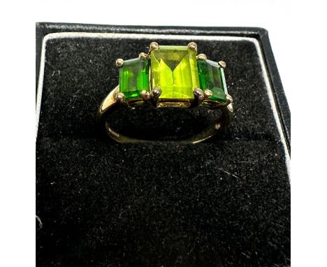 9ct gold peridot and green diopside  ring (2.6g)