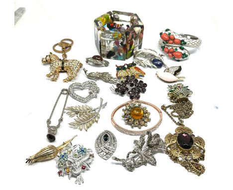 selection of 20 vintage &amp; later costume jewellery