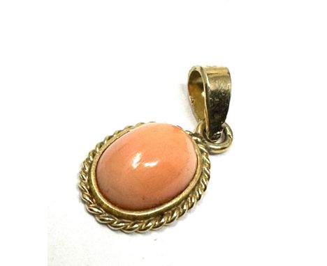 8ct gold coral pendant (0.9g)