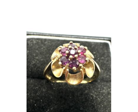 9ct gold ruby cluster ring (3g)