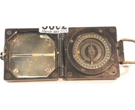 British WWII or later military marching compass MKI. P&amp;P Group 1 (£14+VAT for the first lot and £1+VAT for subsequent lot