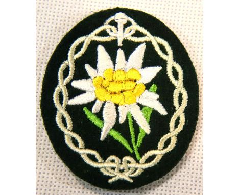 German WWII re-enactment Edelweiss embroidered division patch. P&amp;P Group 1 (£14+VAT for the first lot and £1+VAT for subs