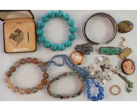An imitation jade carved brooch, (a/f), two shell cameo brooches, a silver-mounted hardstone brooch, a pair of gold-plated cu