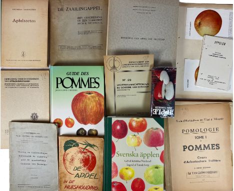 APPLES -- SIDERIUS, K. De zaailingappel, zijn geschiedenis en zijn toekomst. 1904. W. (cold.) ill. Lge-8°. Owrps. (Spine a bi