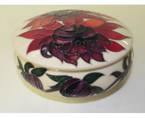 Moorcroft lidded bowl in the Red Ruby pattern, diameter 12.5cm