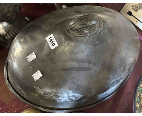 A 19th Century copper kettle (lid finial detached but present) - sold with a large pewter meat dome