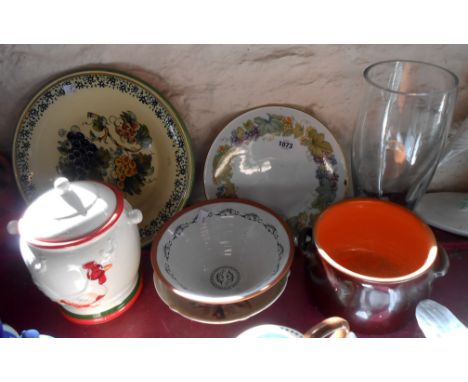 A small quantity of ceramics and glassware including Royal Worcester bone china cake stand decorated in the 'Vine Harvest' pa